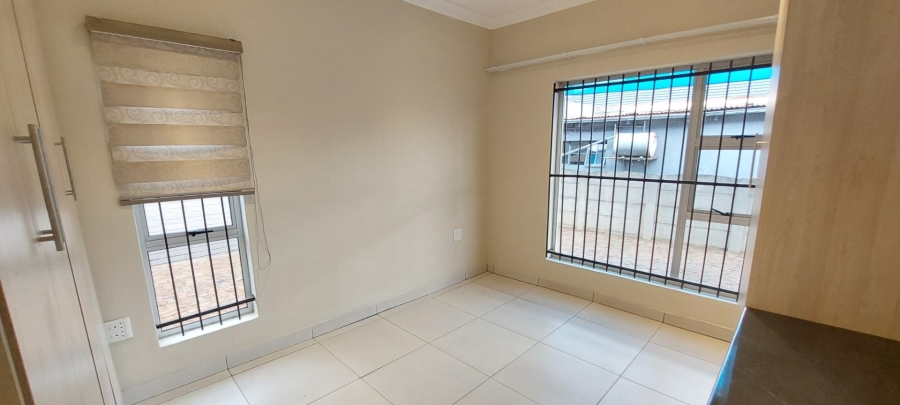 To Let 2 Bedroom Property for Rent in Robertsham Gauteng