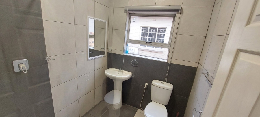 To Let 2 Bedroom Property for Rent in Robertsham Gauteng