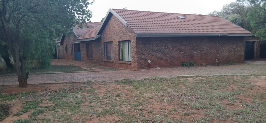 To Let 5 Bedroom Property for Rent in Heuweloord Gauteng