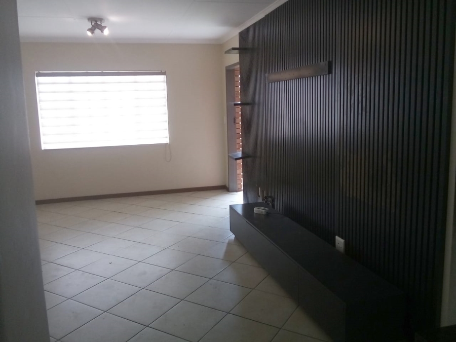 To Let 3 Bedroom Property for Rent in Noordwyk Gauteng