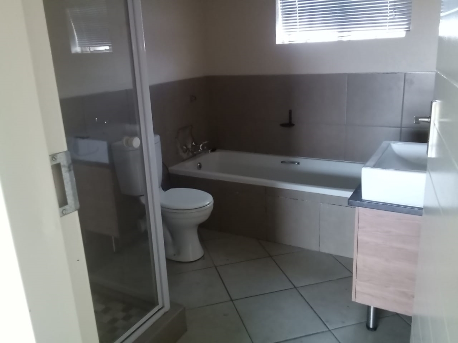 To Let 3 Bedroom Property for Rent in Noordwyk Gauteng