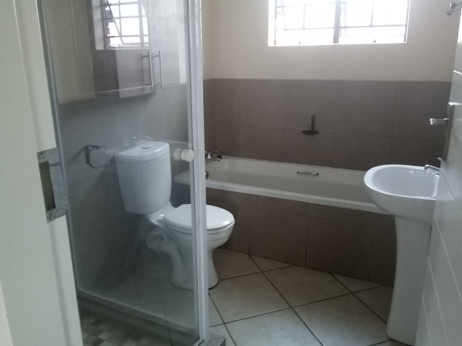 To Let 3 Bedroom Property for Rent in Noordwyk Gauteng