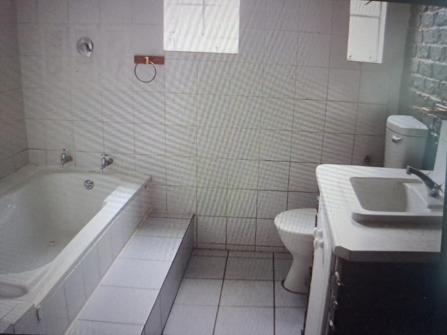 To Let 1 Bedroom Property for Rent in Fairlead Gauteng