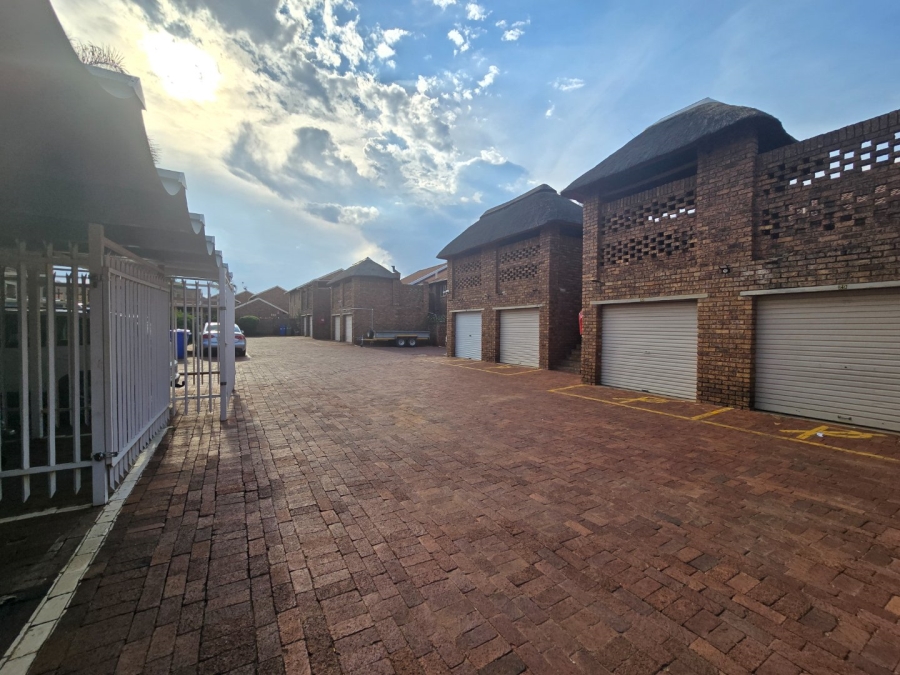 2 Bedroom Property for Sale in Doornpoort Gauteng