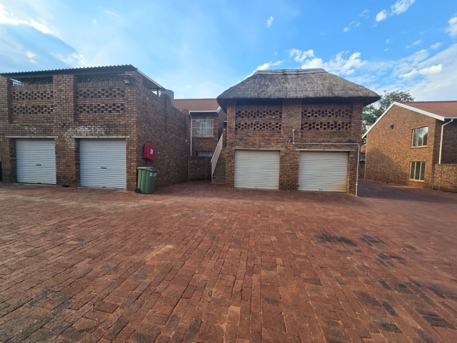 2 Bedroom Property for Sale in Doornpoort Gauteng