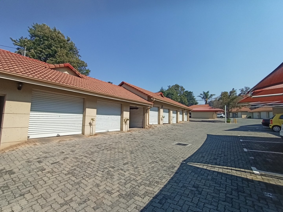 To Let 2 Bedroom Property for Rent in Illovo Gauteng