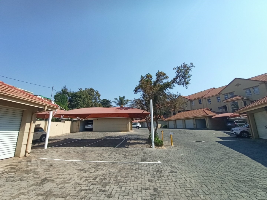 To Let 2 Bedroom Property for Rent in Illovo Gauteng