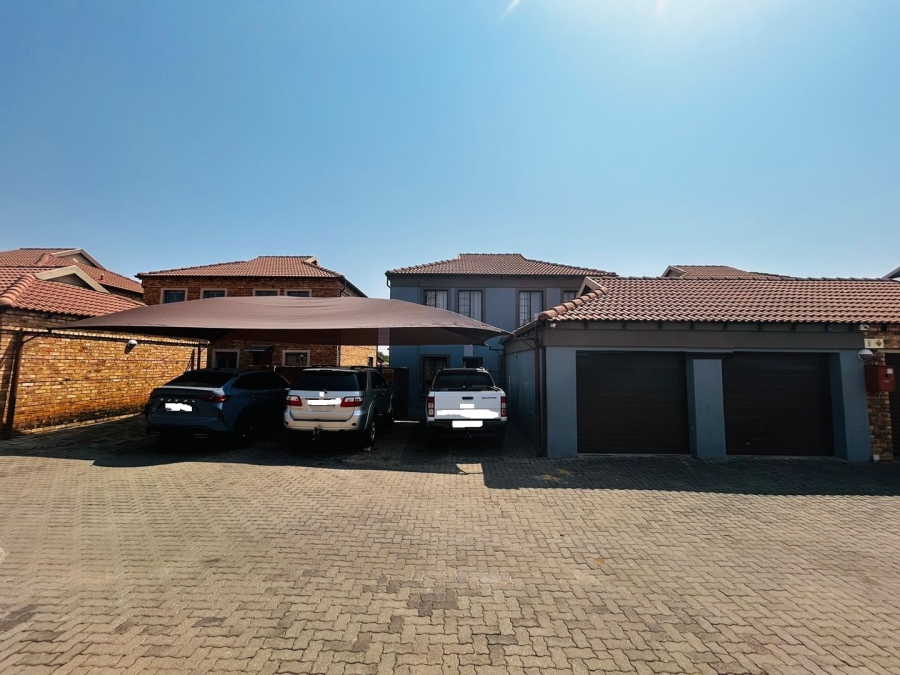 4 Bedroom Property for Sale in Theresa Park Gauteng