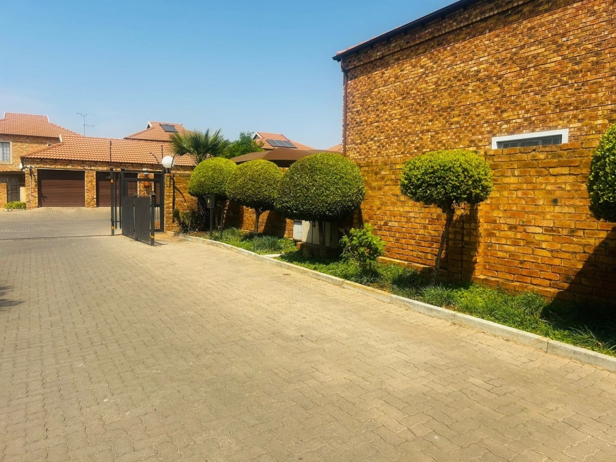 4 Bedroom Property for Sale in Theresa Park Gauteng