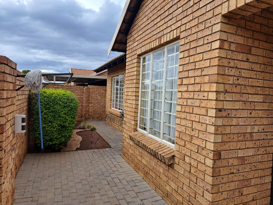 3 Bedroom Property for Sale in Annlin Gauteng