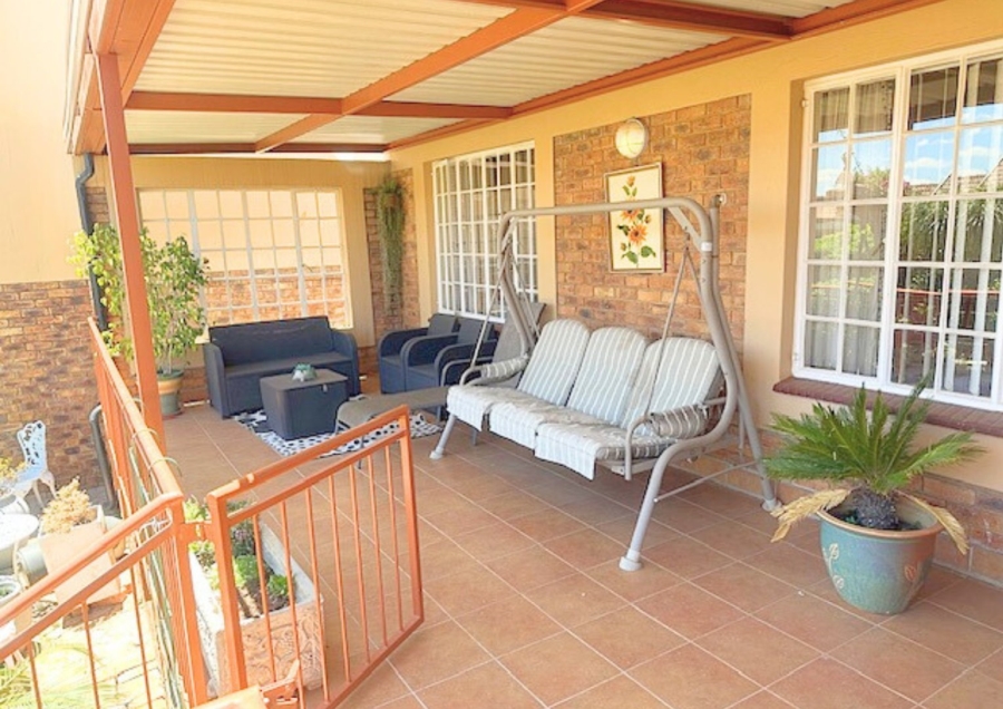 3 Bedroom Property for Sale in Honeydew Grove Gauteng