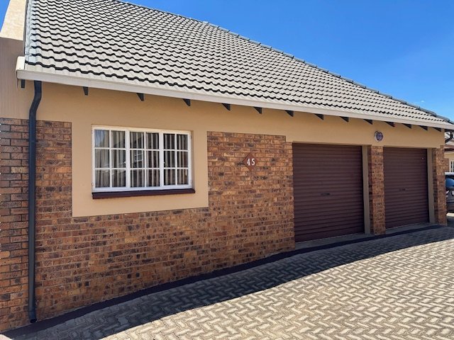 3 Bedroom Property for Sale in Honeydew Grove Gauteng