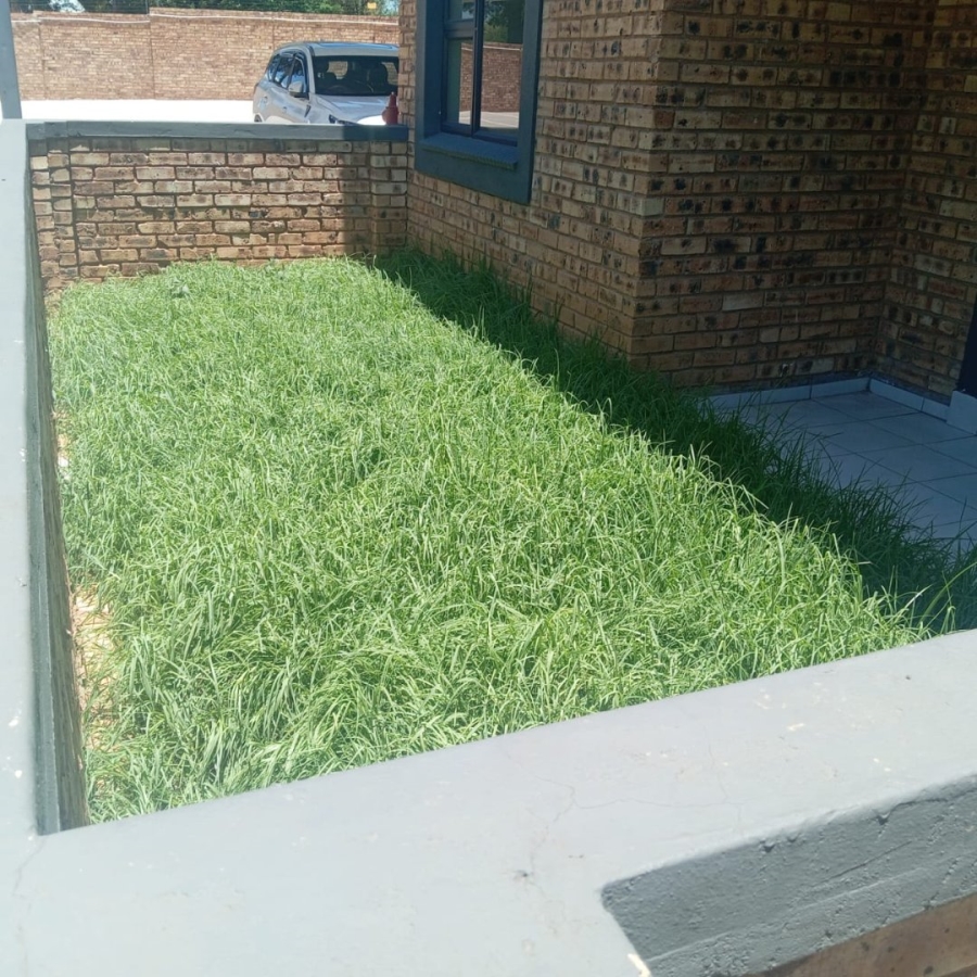 To Let 2 Bedroom Property for Rent in Noordwyk Gauteng