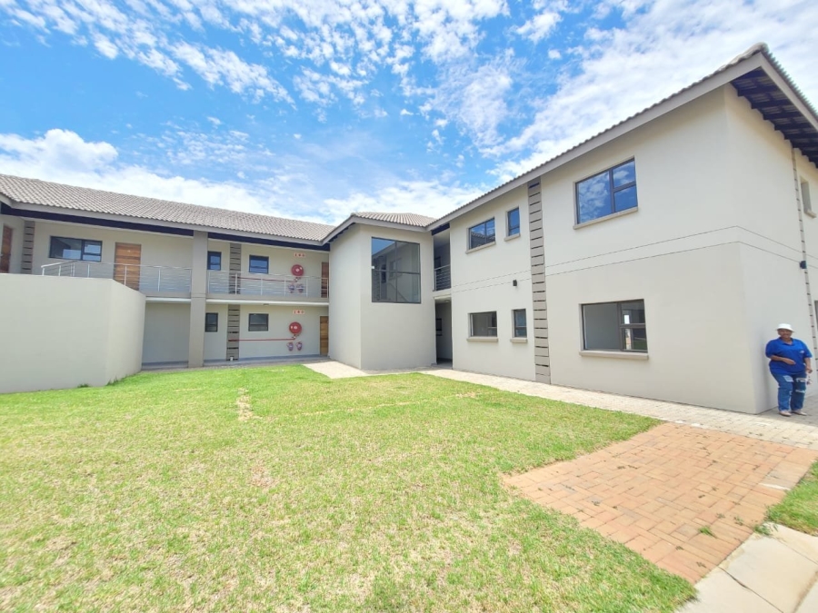 To Let 2 Bedroom Property for Rent in Noordwyk Gauteng