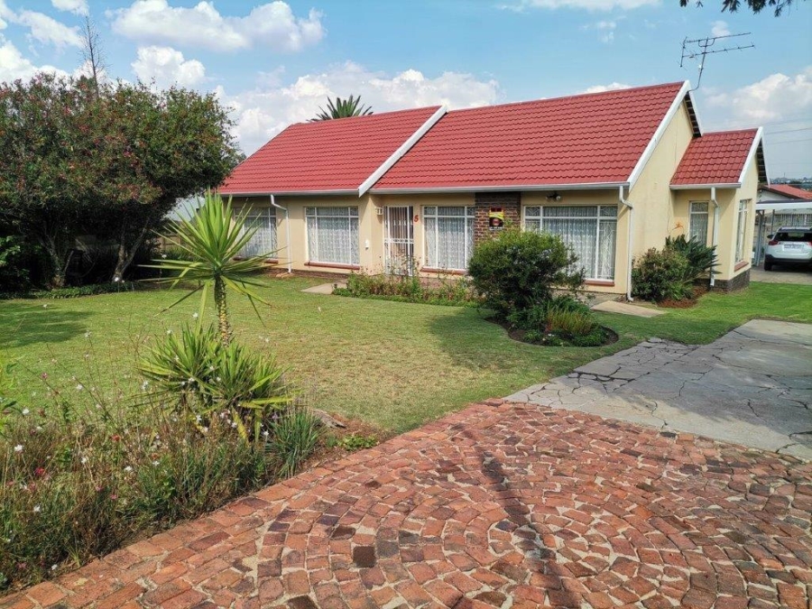 3 Bedroom Property for Sale in Birchleigh Gauteng