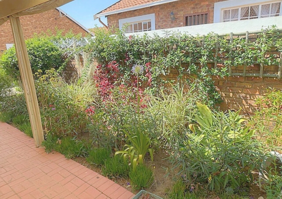 2 Bedroom Property for Sale in Honeydew Manor Gauteng