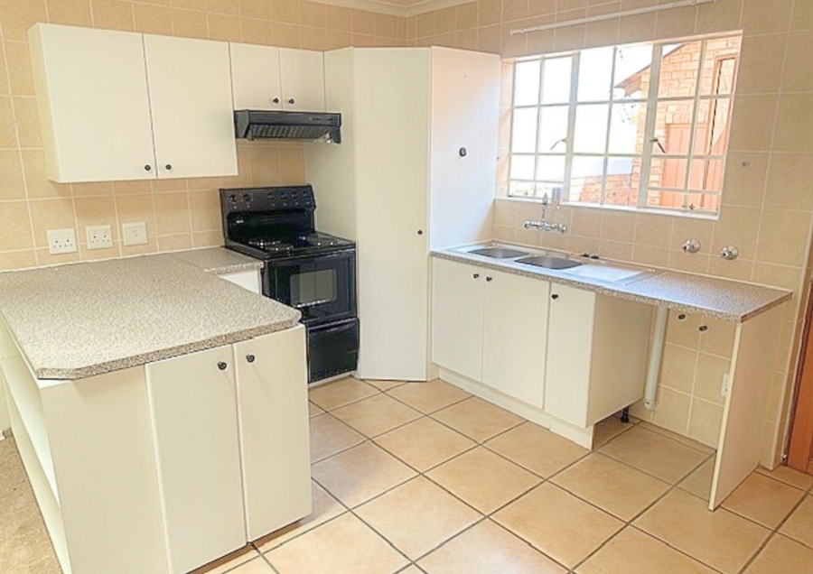 2 Bedroom Property for Sale in Honeydew Manor Gauteng