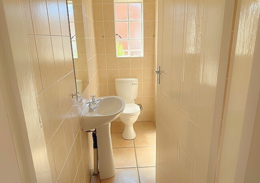 2 Bedroom Property for Sale in Honeydew Manor Gauteng