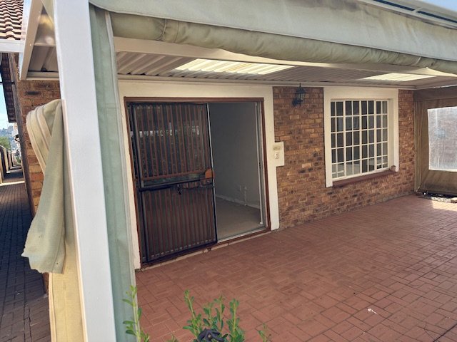 2 Bedroom Property for Sale in Honeydew Manor Gauteng