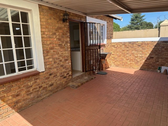 2 Bedroom Property for Sale in Honeydew Manor Gauteng