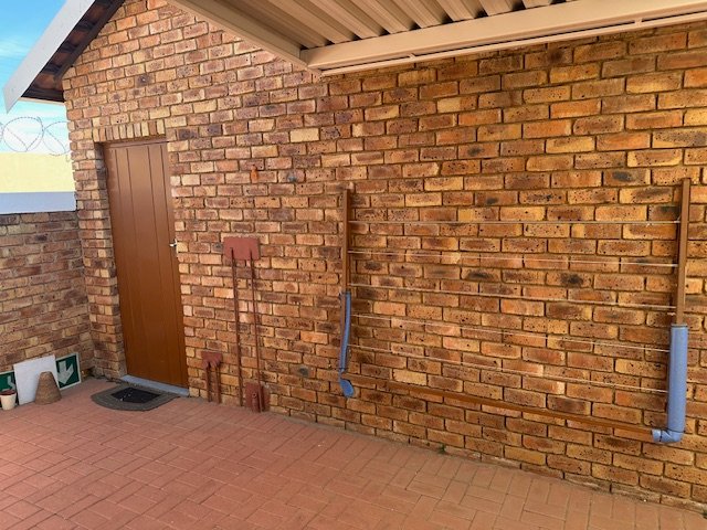 2 Bedroom Property for Sale in Honeydew Manor Gauteng