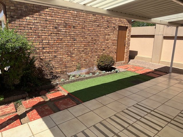 2 Bedroom Property for Sale in Honeydew Grove Gauteng