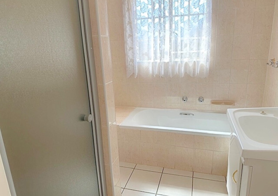 2 Bedroom Property for Sale in Honeydew Grove Gauteng