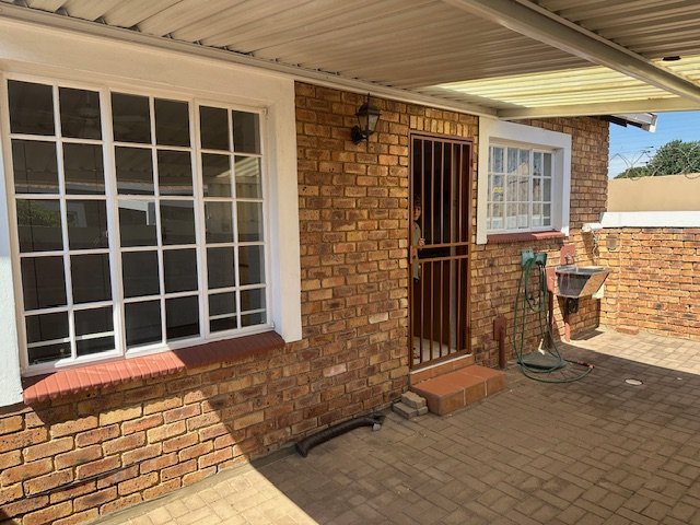 2 Bedroom Property for Sale in Honeydew Grove Gauteng