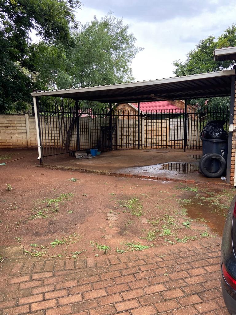 To Let 2 Bedroom Property for Rent in Rooihuiskraal Gauteng