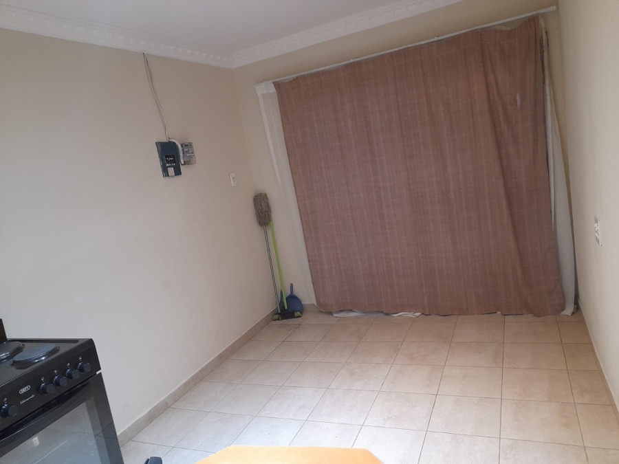 To Let 2 Bedroom Property for Rent in Rooihuiskraal Gauteng