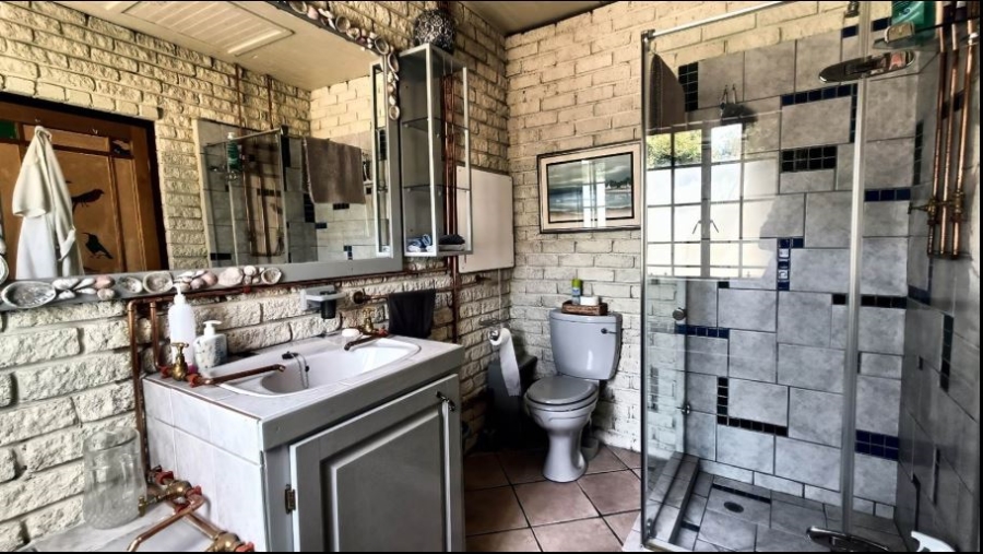 8 Bedroom Property for Sale in Glen Austin Gauteng