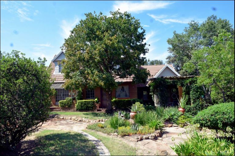 8 Bedroom Property for Sale in Glen Austin Gauteng