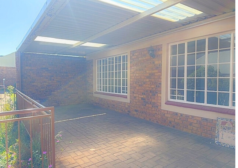 2 Bedroom Property for Sale in Wilgeheuwel Gauteng