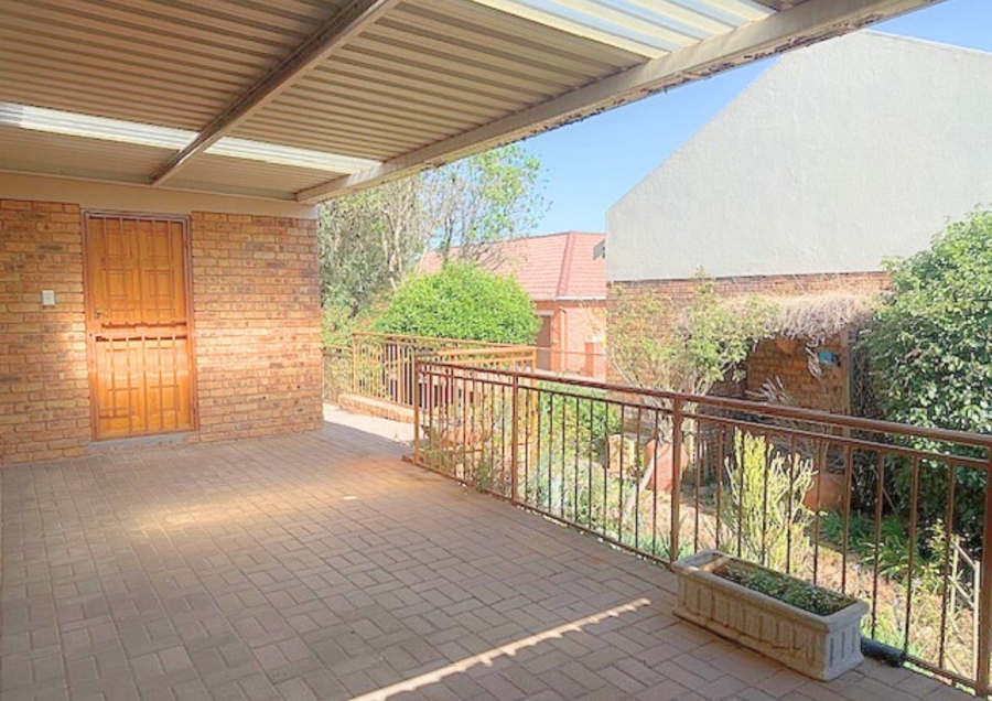 2 Bedroom Property for Sale in Wilgeheuwel Gauteng