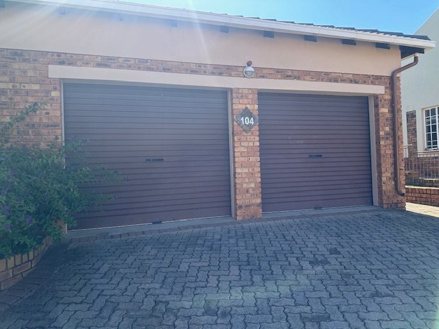 2 Bedroom Property for Sale in Wilgeheuwel Gauteng