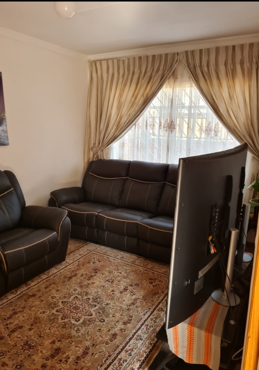 To Let 2 Bedroom Property for Rent in Laudium Gauteng