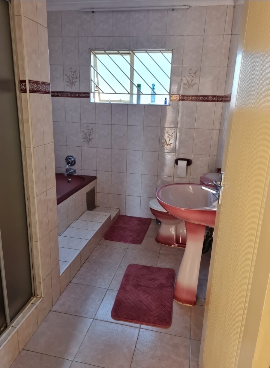 To Let 2 Bedroom Property for Rent in Laudium Gauteng