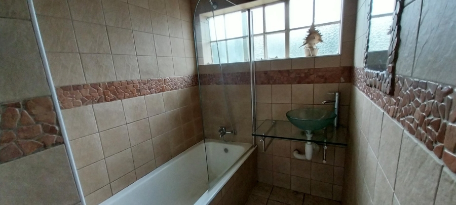 To Let  Bedroom Property for Rent in Hurlyvale Gauteng