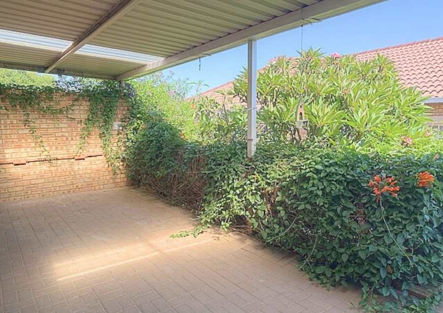 2 Bedroom Property for Sale in Wilgeheuwel Gauteng