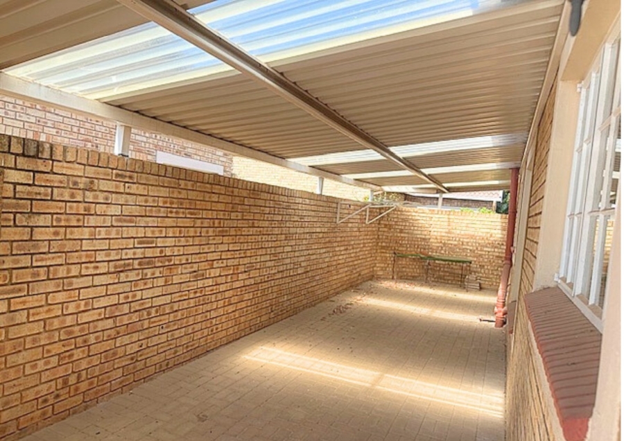 2 Bedroom Property for Sale in Wilgeheuwel Gauteng