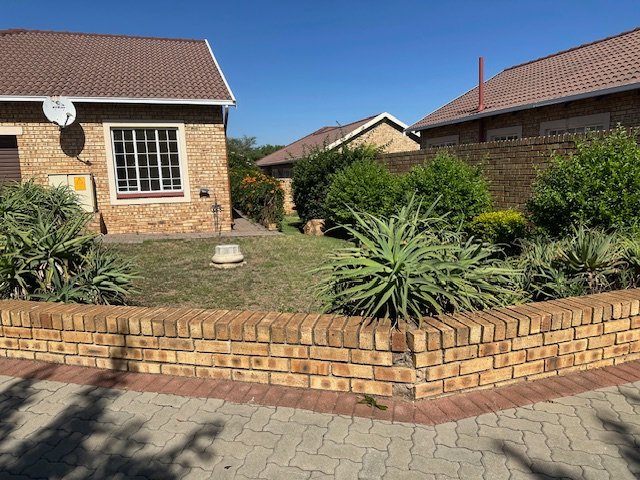 2 Bedroom Property for Sale in Wilgeheuwel Gauteng