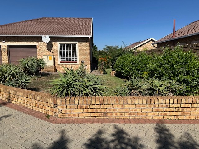 2 Bedroom Property for Sale in Wilgeheuwel Gauteng