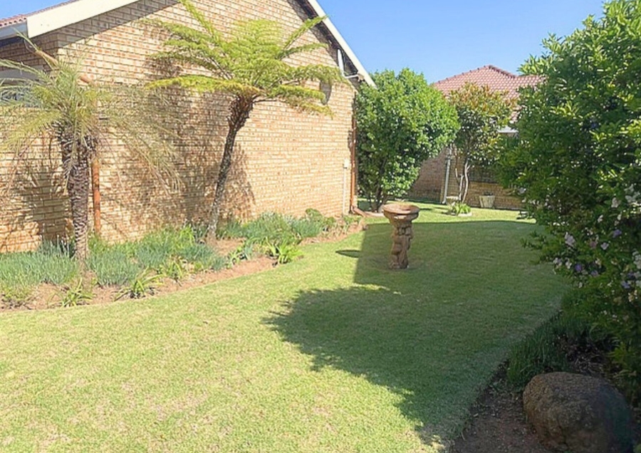 2 Bedroom Property for Sale in Wilgeheuwel Gauteng