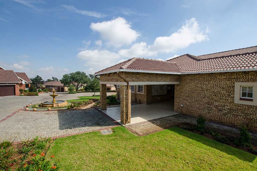 2 Bedroom Property for Sale in Wilgeheuwel Gauteng