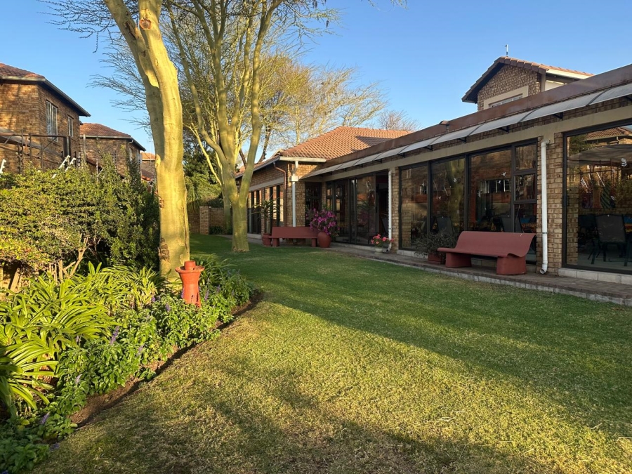 2 Bedroom Property for Sale in Wilgeheuwel Gauteng