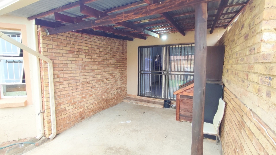 2 Bedroom Property for Sale in Heuwelsig Estate Gauteng