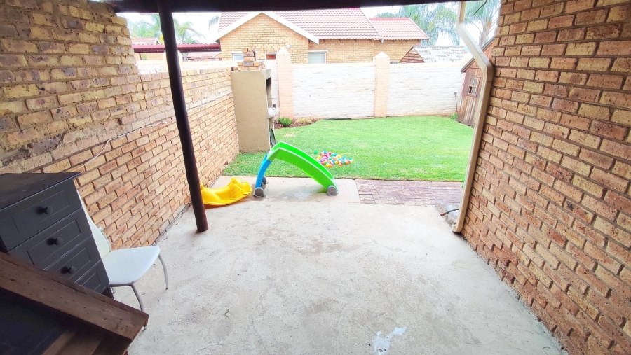 2 Bedroom Property for Sale in Heuwelsig Estate Gauteng