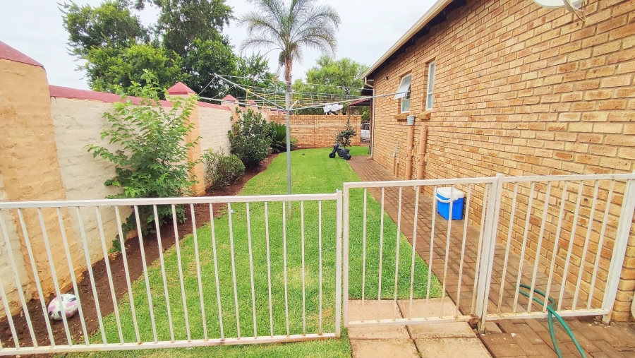 2 Bedroom Property for Sale in Heuwelsig Estate Gauteng