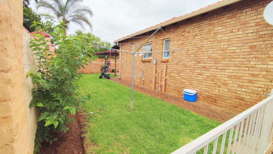 2 Bedroom Property for Sale in Heuwelsig Estate Gauteng