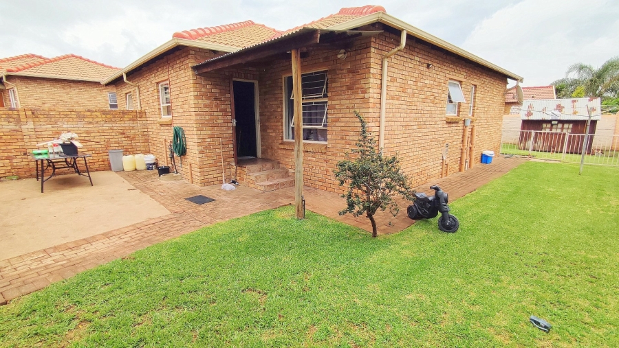 2 Bedroom Property for Sale in Heuwelsig Estate Gauteng